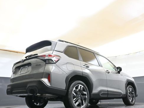 Used 2025 Subaru Forester Limited AWD/4WD image 40