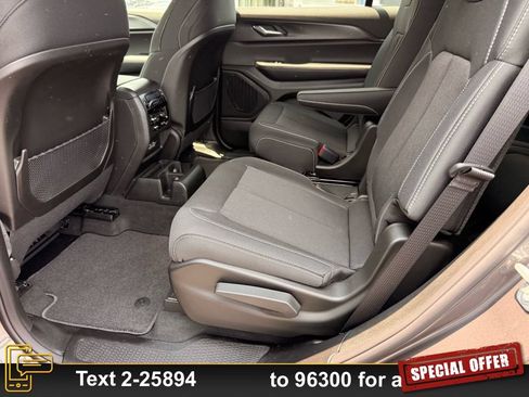 Used 2025 Jeep Grand Cherokee L Laredo RWD image 10