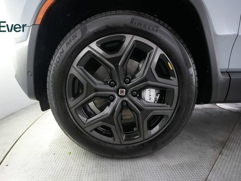 Used 2025 Rivian R1S Adventure AWD/4WD image 19