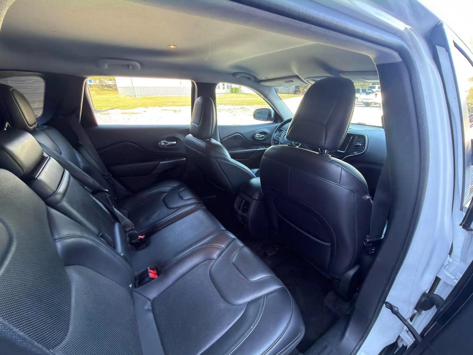 Used 2019 Jeep Cherokee Limited FWD image 15