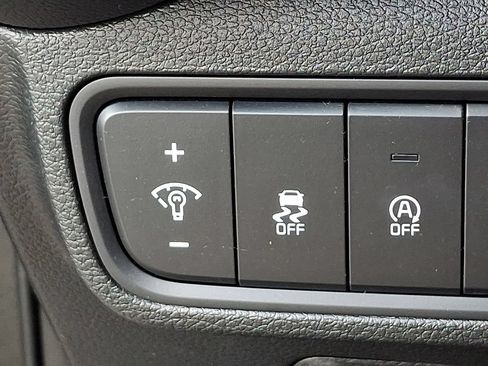 Used 2025 Kia Soul LX w/ LX Technology Package FWD image 26