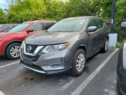 Used 2017 Nissan Rogue S image 3
