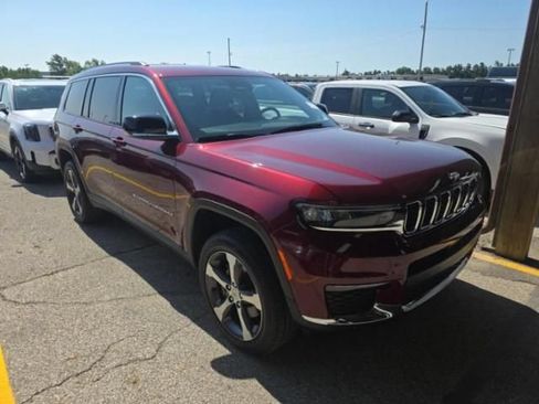 Used 2023 Jeep Grand Cherokee L Limited AWD/4WD image 2