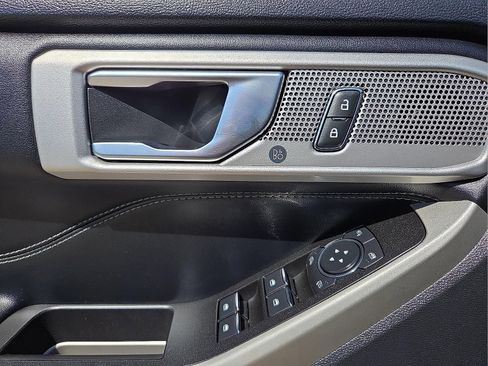 Used 2022 Ford Explorer Limited image 14