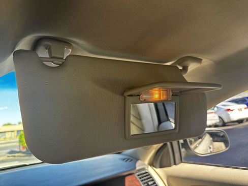 Used 2010 Ford Taurus SEL FWD image 26