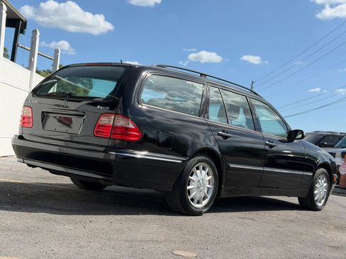 Used 2002 Mercedes-Benz E 320 4MATIC Wagon image 3