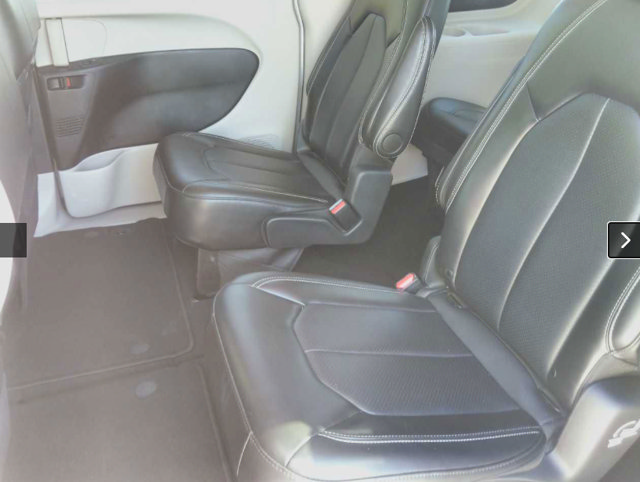 Used 2024 Chrysler Pacifica Touring-L FWD image 4