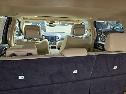 Used 2019 Jeep Grand Cherokee Limited image 14