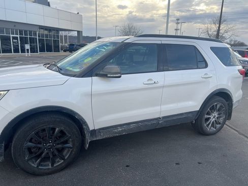 Used 2019 Ford Explorer XLT w/ XLT Sport Appearance Package image 11