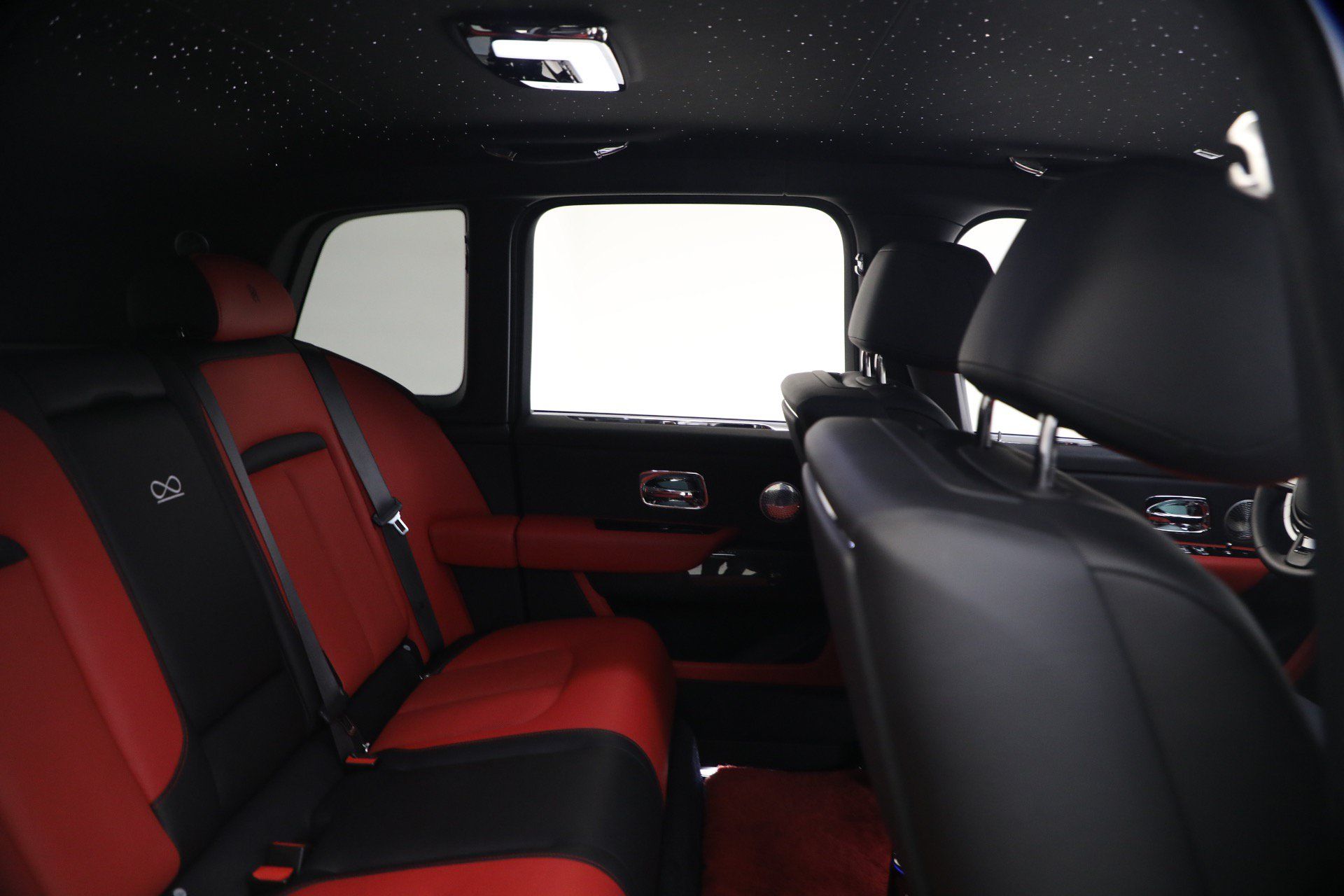 Certified 2020 Rolls-Royce Cullinan Black Badge AWD/4WD image 25