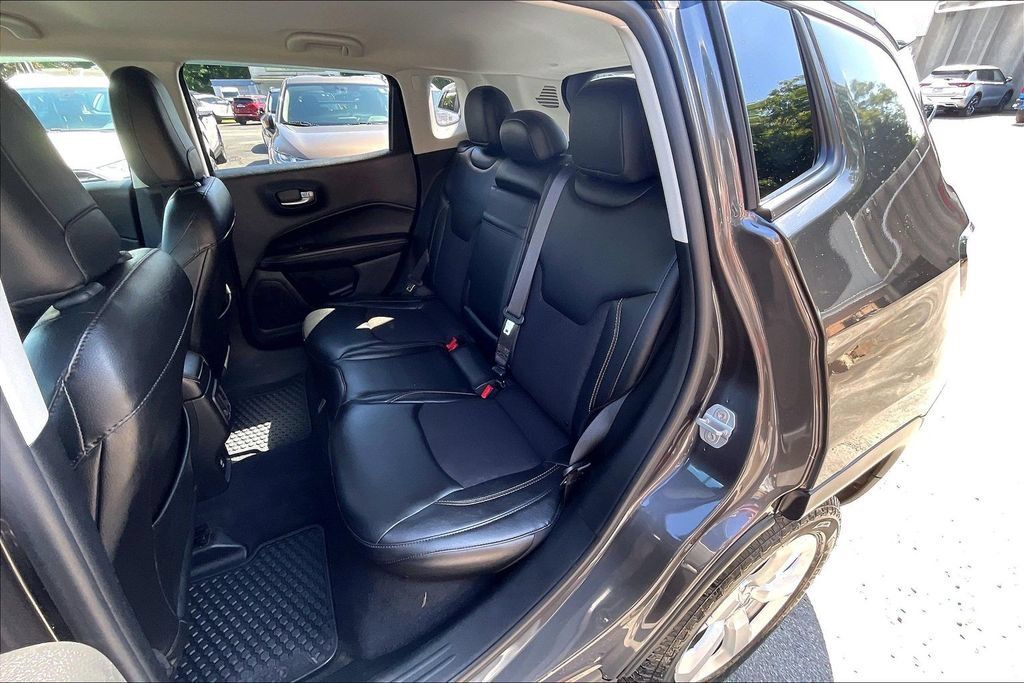 Used 2018 Jeep Compass Latitude w/ Cold Weather Group AWD/4WD image 25