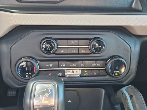 Used 2022 Ford Bronco Wildtrak image 14