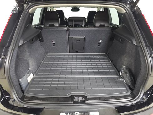 Certified 2024 Volvo XC40 B5 Core AWD/4WD image 8