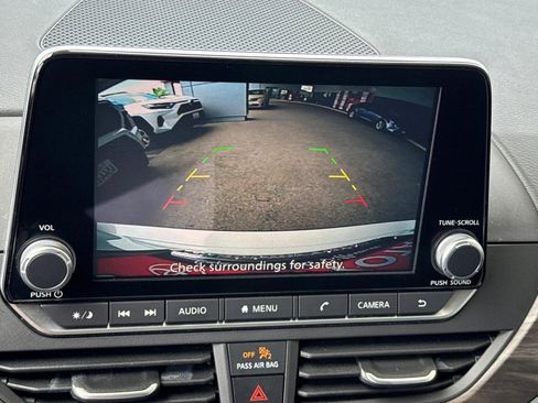 Used 2025 Nissan Altima 2.5 SV FWD image 24