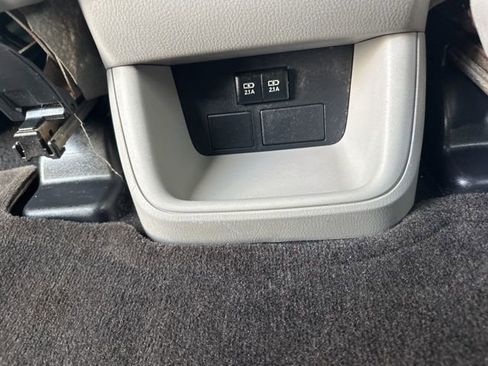 Used 2019 Toyota Highlander LE image 39