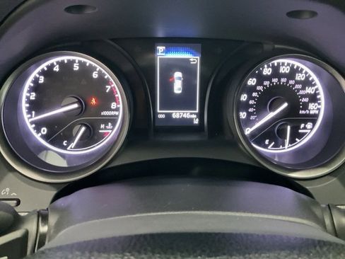 Used 2022 Toyota Camry SE image 8