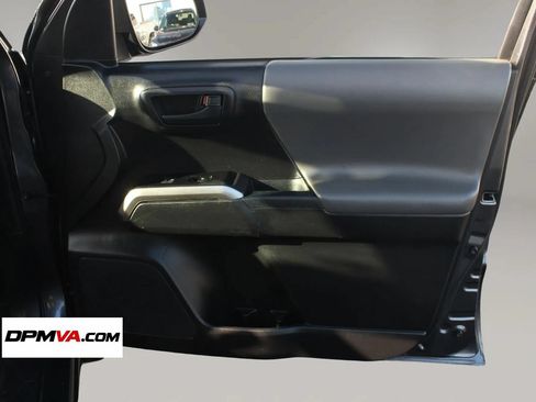 Used 2021 Toyota Tacoma SR5 AWD/4WD image 23