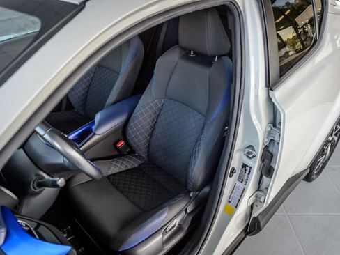 Used 2020 Toyota C-HR XLE FWD image 36