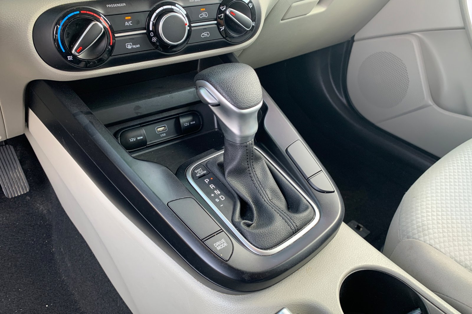 Used 2025 Kia Soul LX w/ LX Technology Package FWD image 24