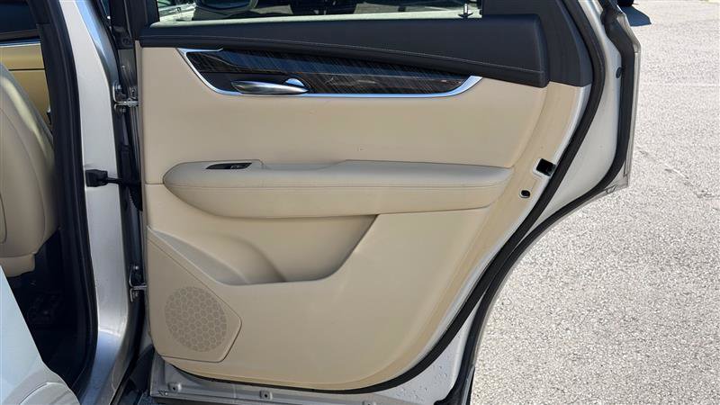 Used 2019 Cadillac XT5 FWD image 38