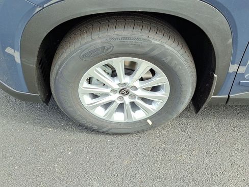 New 2025 Toyota Grand Highlander AWD image 4