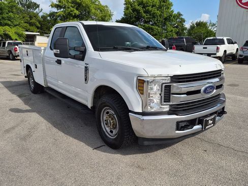 Used 2018 Ford F250 XL w/ Power Equipment Group RWD image 3