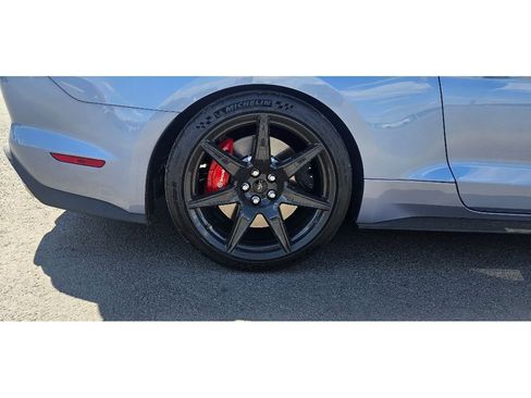 Used 2022 Ford Mustang Shelby GT500 w/ Carbon Fiber Track Pack RWD image 14