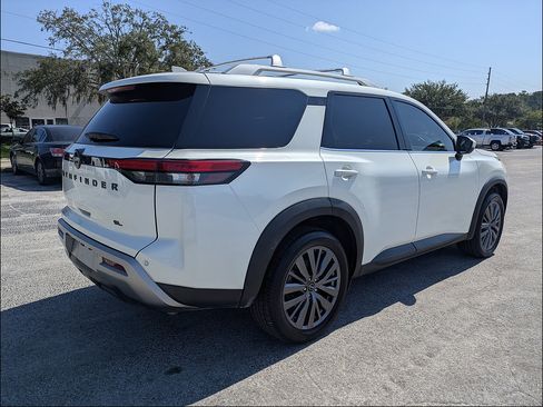 Used 2023 Nissan Pathfinder SL w/ SL Premium Package FWD image 5
