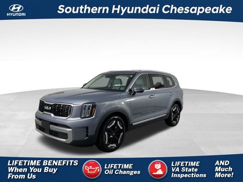 Used 2023 Kia Telluride EX w/ EX Captain's Chair Package image 1