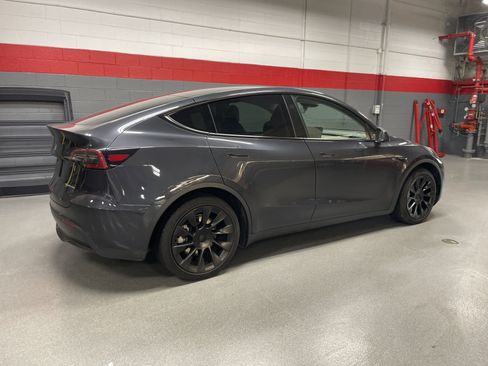Used 2024 Tesla Model Y Long Range image 38