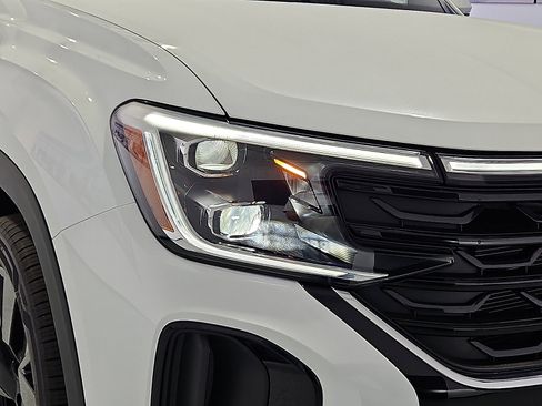 New 2026 Volkswagen Atlas Cross Sport SE image 7