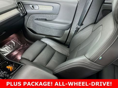 Used 2025 Volvo XC40 B5 Plus image 23