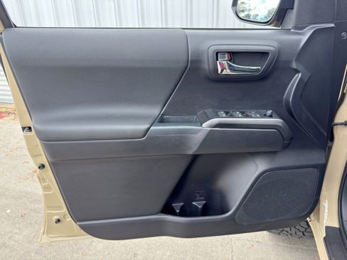 Used 2020 Toyota Tacoma TRD Sport image 34