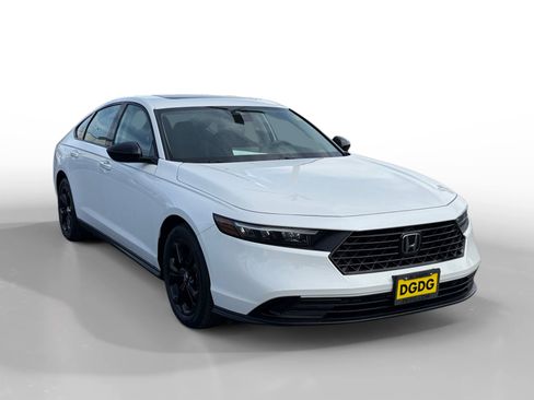 Certified 2025 Honda Accord SE image 7