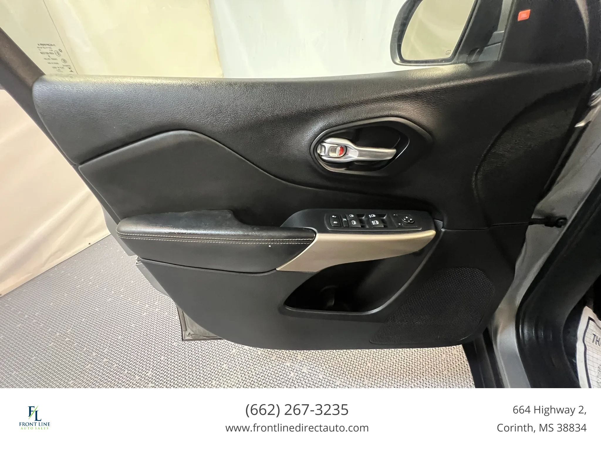 Used 2017 Jeep Cherokee Latitude w/ True North Edition AWD/4WD image 19