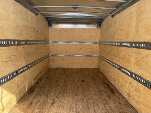 Used 2020 Isuzu NPR image 17