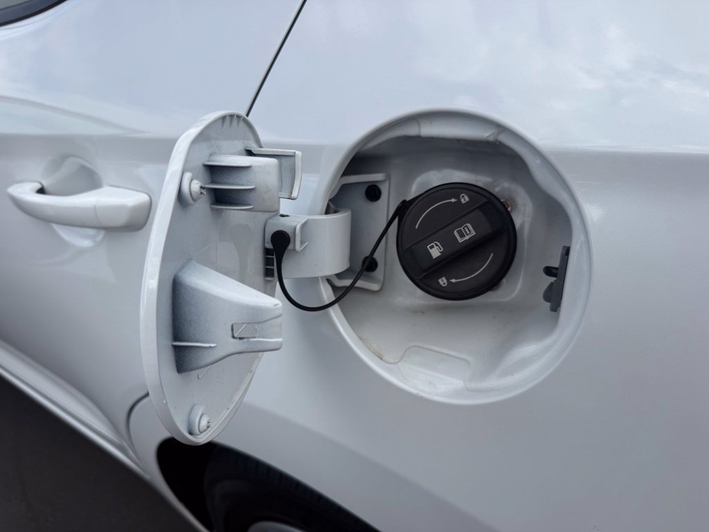 Used 2019 Hyundai Elantra SE FWD image 28