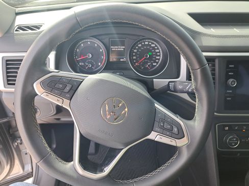 Used 2021 Volkswagen Atlas SE w/ Panoramic Sunroof Package image 16