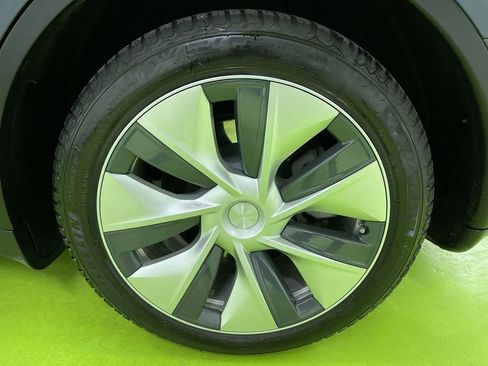 Used 2021 Tesla Model Y Long Range image 15