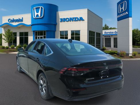 Used 2023 Honda Accord SE image 4