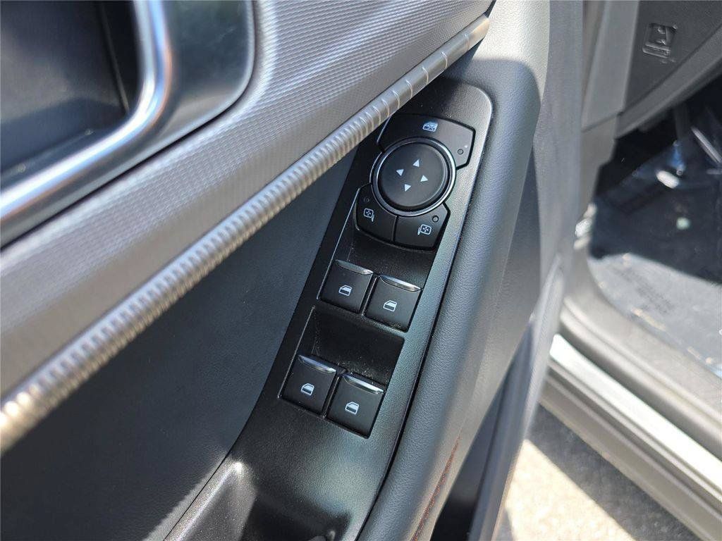 Used 2025 Ford Explorer Active AWD/4WD image 19