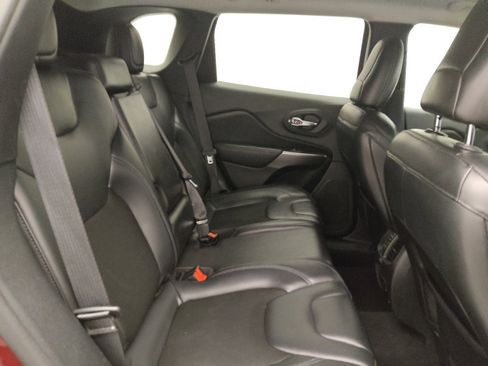 Used 2020 Jeep Cherokee Latitude Plus w/ Comfort/Convenience Group image 19