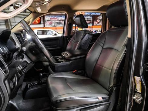 Used 2019 RAM 2500 Tradesman w/ Chrome Appearance Group image 28