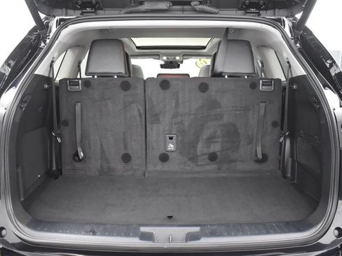 Used 2023 Toyota Highlander Platinum FWD image 32