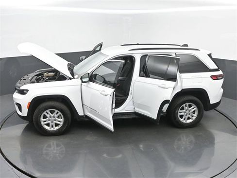 Used 2024 Jeep Grand Cherokee Laredo image 63