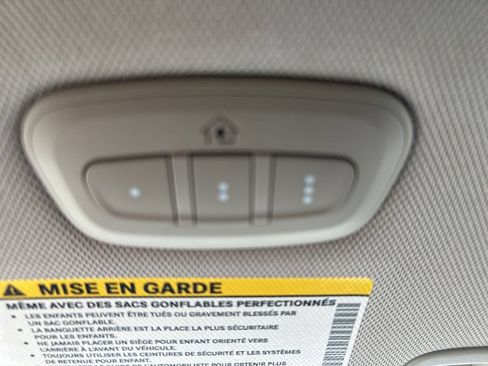 Used 2022 Chrysler Pacifica Touring-L FWD image 34