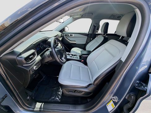 Used 2021 Ford Explorer XLT w/ Equipment Group 202A RWD image 16
