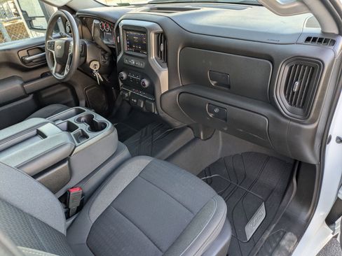 Used 2022 Chevrolet Silverado 2500 Custom w/ Custom Value Package image 11