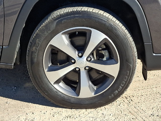 Used 2022 Jeep Cherokee Limited AWD/4WD image 27