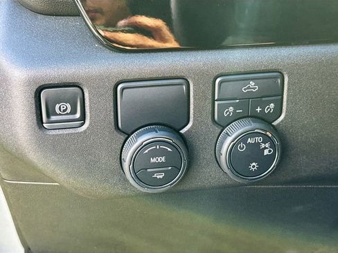 Used 2024 Chevrolet Silverado 1500 LT image 10